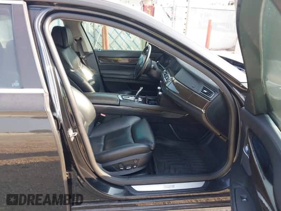 2011 BMW 7 Series 750Li xDrive с VIN WBAKC8C57BC432282, выставлен на аукционе IAAI как лот 42897574 с пробегом 67 855 миль миль и . История ставок и продаж доступна на DreamBid. Изображение 5.
