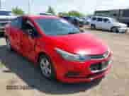 2018 Chevrolet Cruze LS с VIN 1G1BC5SM0J7101702, выставлен на аукционе IAAI как лот 43087267 с пробегом 58 777 миль миль и . История ставок и продаж доступна на DreamBid. Изображение 1.
