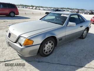 1991 Mercedes-Benz SL с VIN WDBFA61E1MF022918, выставлен на аукционе Copart как лот 85011784 с пробегом 262 144 миль миль и Списание • Salvage title. История ставок и продаж доступна на DreamBid. Изображение 1.