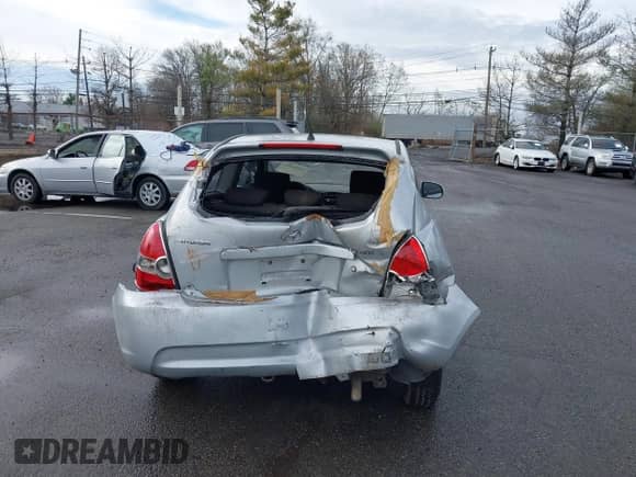 2010 Hyundai Accent GS z VIN KMHCM3AC4AU180214, wystawiony jako IAAI lot #41966496 z przebiegiem 154 392 mil mil oraz . Historia ofert i sprzedaży dostępna na DreamBid. Obrazek 6.