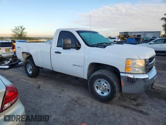 2008 Chevrolet Silverado 2500HD Work Truck z VIN 1GCHK24KX8E184219, wystawiony jako Copart lot #84604635 z przebiegiem 175 981 mil mil oraz Szkoda całkowita • Salvage title. Historia ofert i sprzedaży dostępna na DreamBid. Obrazek 4.