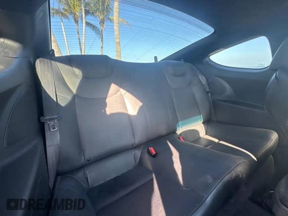 2015 Hyundai Genesis Coupe Ultimate с VIN KMHHU6KJ3FU122090, выставлен на аукционе Copart как лот 44834145 с пробегом 93 798 миль миль и Списание • Salvage title. История ставок и продаж доступна на DreamBid. Изображение 6.