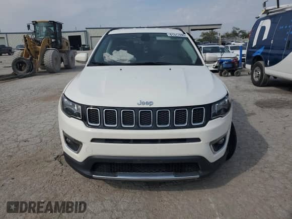 2019 Jeep Compass Limited z VIN 3C4NJCCB3KT814814, wystawiony jako Copart lot #81317435 z przebiegiem 129 431 mil mil oraz Szkoda całkowita • Salvage title. Historia ofert i sprzedaży dostępna na DreamBid. Obrazek 5.