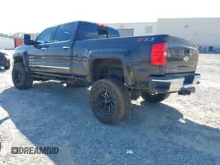 2018 Chevrolet Silverado 2500HD LTZ z VIN 1GC1KWEYXJF165780, wystawiony jako IAAI lot #43223310 z przebiegiem 111 028 mil mil oraz . Historia ofert i sprzedaży dostępna na DreamBid. Obrazek 3.
