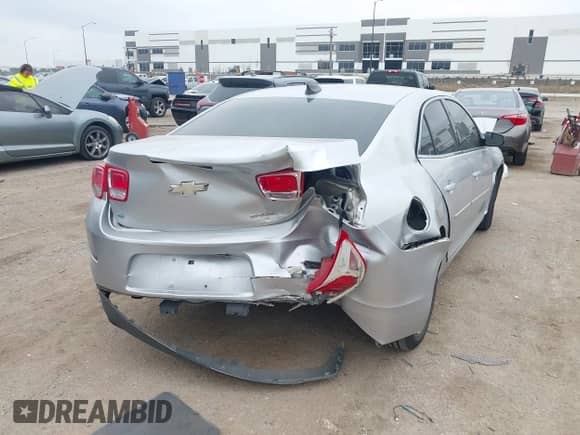 2015 Chevrolet Malibu LS z VIN 1G11B5SL7FF219488, wystawiony jako IAAI lot #43094361 z przebiegiem 85 858 mil mil oraz . Historia ofert i sprzedaży dostępna na DreamBid. Obrazek 4.