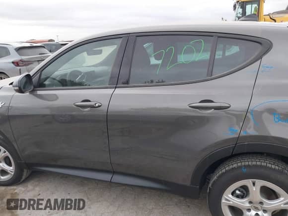 2024 Dodge Hornet GT z VIN ZACNDFAN8R3A44219, wystawiony jako IAAI lot #41324381 z przebiegiem 2 745 mil mil oraz . Historia ofert i sprzedaży dostępna na DreamBid. Obrazek 15.