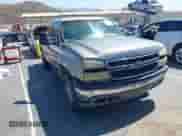 2002 GMC Sierra 1500 SLE z VIN 2GTEK19T221422653, wystawiony jako IAAI lot #42429541 z przebiegiem 221 226 mil mil oraz . Historia ofert i sprzedaży dostępna na DreamBid. Obrazek 1.