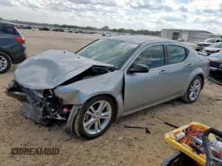 2014 Dodge Avenger SE z VIN 1C3CDZAB0EN151148, wystawiony jako Copart lot #84029245 z przebiegiem 126 107 mil mil oraz Szkoda całkowita • Salvage title. Historia ofert i sprzedaży dostępna na DreamBid. Obrazek 1.