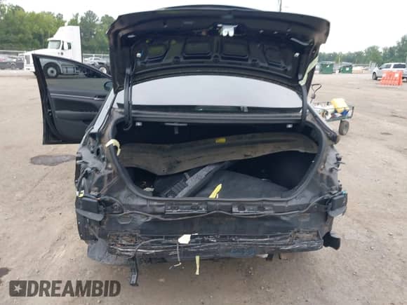 2018 Hyundai Elantra Value Edition с VIN 5NPD84LF5JH272565, выставлен на аукционе IAAI как лот 42698095 с пробегом 84 186 миль миль и . История ставок и продаж доступна на DreamBid. Изображение 17.