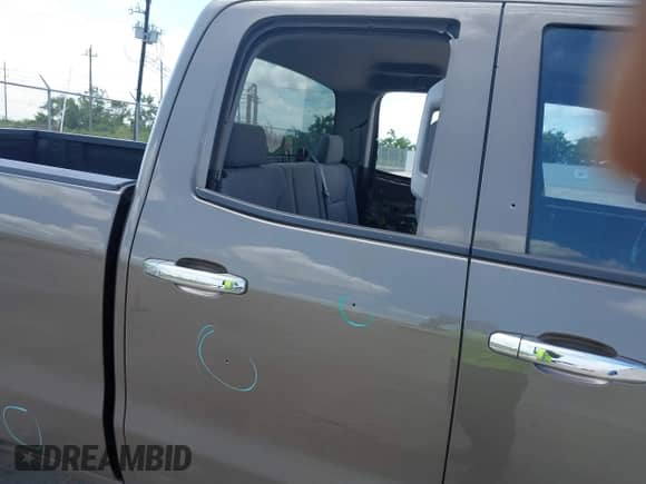 2015 Chevrolet Silverado 1500 LS z VIN 1GCRCPEH7FZ317736, wystawiony jako IAAI lot #42407247 z przebiegiem 153 629 mil mil oraz . Historia ofert i sprzedaży dostępna na DreamBid. Obrazek 6.