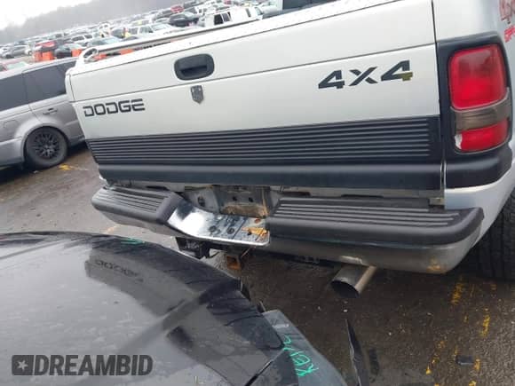 1999 Dodge 2500 with VIN 1B7KF2367XJ645185, listed as a IAAI auction lot 41553976 with 192,000 mi miles and . Bid and sale history available at DreamBid. Image 6.