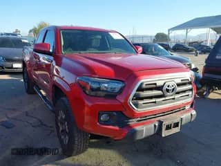 2017 Toyota Tacoma SR z VIN 5TFRX5GN1HX097844, wystawiony jako IAAI lot #43495177 z przebiegiem 99 666 mil mil oraz . Historia ofert i sprzedaży dostępna na DreamBid. Obrazek 1.