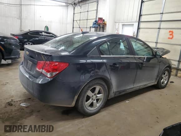 2015 Chevrolet Cruze LT z VIN 1G1PD5SB1F7215958, wystawiony jako Copart lot #50714055 z przebiegiem 98 534 mil mil oraz Szkoda całkowita • Salvage title. Historia ofert i sprzedaży dostępna na DreamBid. Obrazek 3.