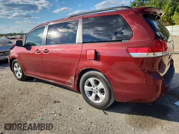 2011 Toyota Sienna LE with VIN 5TDKK3DC1BS156752, listed as a Copart auction lot 87236265 with 167,457 mi miles and Clean title. Bid and sale history available at DreamBid. Image 2.