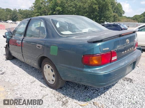 1996 Toyota Camry DX z VIN 4T1BG12K6TU727628, wystawiony jako IAAI lot #43262635 z przebiegiem 312 845 mil mil oraz . Historia ofert i sprzedaży dostępna na DreamBid. Obrazek 3.