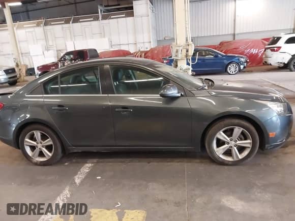 2013 Chevrolet Cruze 2LT z VIN 1G1PE5SB1D7109990, wystawiony jako IAAI lot #42479341 z przebiegiem 109 765 mil mil oraz . Historia ofert i sprzedaży dostępna na DreamBid. Obrazek 13.