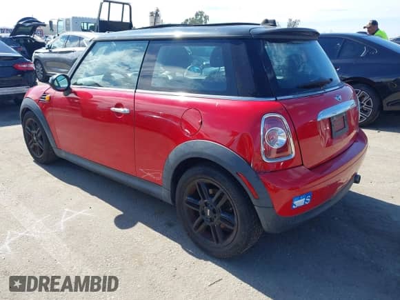 2012 MINI Hardtop z VIN WMWSU3C52CT541816, wystawiony jako IAAI lot #43513419 z przebiegiem 55 436 mil mil oraz . Historia ofert i sprzedaży dostępna na DreamBid. Obrazek 3.