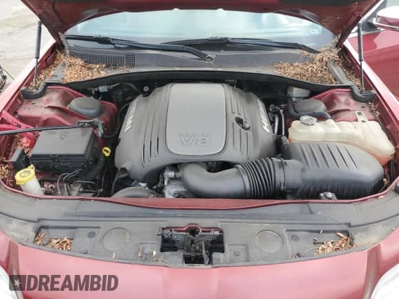 2014 Chrysler 300 C z VIN 2C3CCAET2EH144296, wystawiony jako Copart lot #81188555 z przebiegiem 192 894 mil mil oraz Czysty tytuł • Clean title. Historia ofert i sprzedaży dostępna na DreamBid. Obrazek 11.