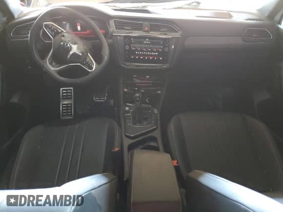 2024 Volkswagen Tiguan SE R-Line Black z VIN 3VVCB7AX6RM011544, wystawiony jako Copart lot #66198745 z przebiegiem 23 609 mil mil oraz Szkoda całkowita • Salvage title. Historia ofert i sprzedaży dostępna na DreamBid. Obrazek 8.