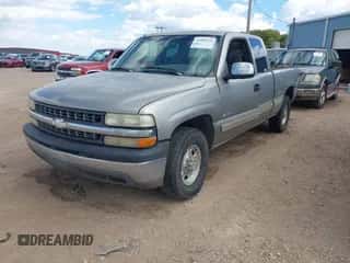 2000 Chevrolet Silverado 2500 LS z VIN 1GCFC29UXYZ114064, wystawiony jako IAAI lot #43285325 z przebiegiem 384 890 mil mil oraz . Historia ofert i sprzedaży dostępna na DreamBid. Obrazek 2.