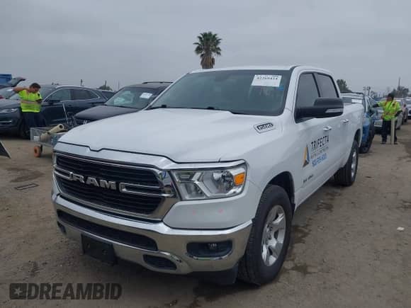 2020 Ram 1500 Big Horn z VIN 1C6RREFG3LN129718, wystawiony jako IAAI lot #42269424 z przebiegiem 97 387 mil mil oraz . Historia ofert i sprzedaży dostępna na DreamBid. Obrazek 2.