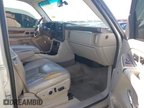 2004 Cadillac Escalade with VIN 1GYEC63TX4R193940, listed as a IAAI auction lot 42482732 with 280,833 mi miles and . Bid and sale history available at DreamBid. Image 5.