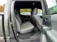 2017 Toyota Tacoma TRD Off Road z VIN 3TMDZ5BNXHM023386, wystawiony jako Copart lot #90888765 z przebiegiem 193 045 mil mil oraz Czysty tytuł • Clean title. Historia ofert i sprzedaży dostępna na DreamBid. Obrazek 8.