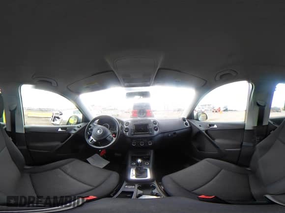 2017 Volkswagen Tiguan S с VIN WVGBV7AX3HK053284, выставлен на аукционе IAAI как лот 43509259 с пробегом 29 389 миль миль и . История ставок и продаж доступна на DreamBid. Изображение 19.