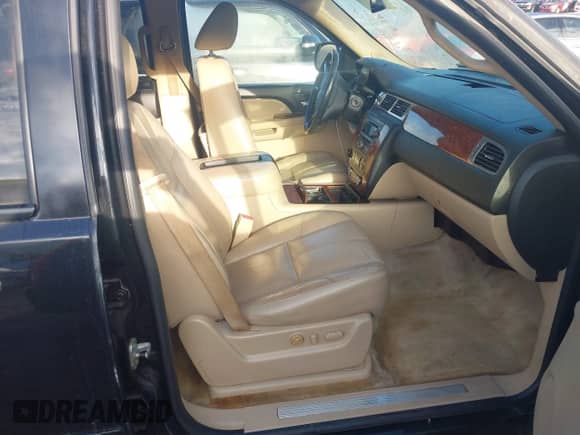 2008 Chevrolet Suburban 3LT with VIN 1GNFC16J08J199636, listed as a IAAI auction lot 42647109 with 201,233 mi miles and . Bid and sale history available at DreamBid. Image 5.