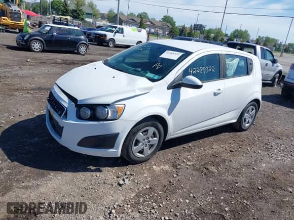 2016 Chevrolet Sonic LS z VIN 1G1JA6SG1G4178123, wystawiony jako IAAI lot #42289322 z przebiegiem 156 422 mil mil oraz . Historia ofert i sprzedaży dostępna na DreamBid. Obrazek 17.