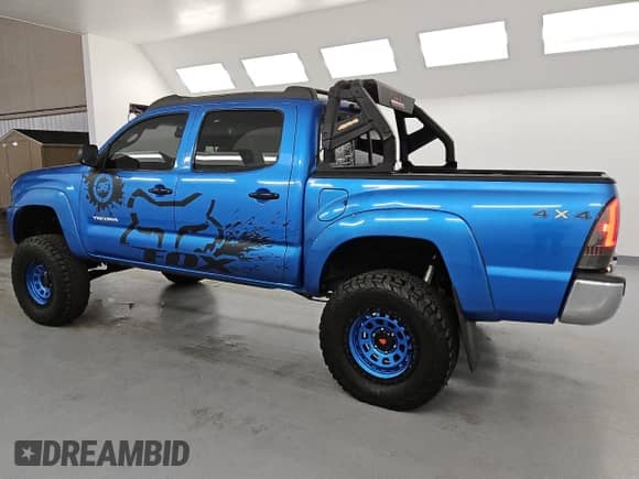 2005 Toyota Tacoma PreRunner with VIN 3TMJU62N05M002100, listed as a Copart auction lot 84837805 with 300,227 mi miles and Clean title. Bid and sale history available at DreamBid. Image 2.