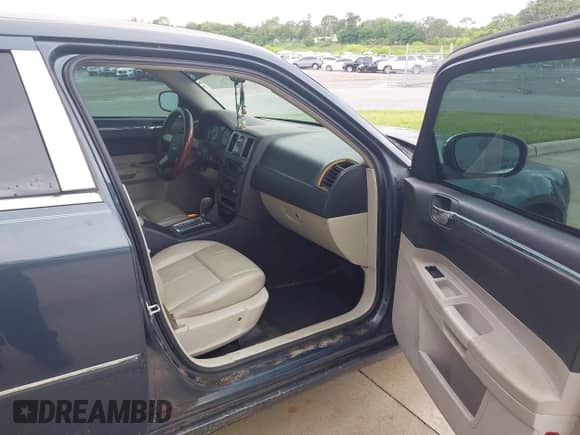 2007 Chrysler 300 Limited с VIN 2C3KA53G97H785799, выставлен на аукционе IAAI как лот 42665866 с пробегом 82 570 миль миль и . История ставок и продаж доступна на DreamBid. Изображение 5.