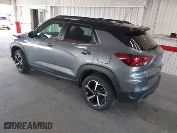 2021 Chevrolet TrailBlazer RS z VIN KL79MUSL1MB078322, wystawiony jako IAAI lot #43043902 z przebiegiem 37 033 mil mil oraz . Historia ofert i sprzedaży dostępna na DreamBid. Obrazek 3.