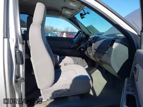 2005 Chevrolet Colorado LS Z85 z VIN 1GCCS196258218499, wystawiony jako IAAI lot #41237382 z przebiegiem 124 386 mil mil oraz . Historia ofert i sprzedaży dostępna na DreamBid. Obrazek 5.