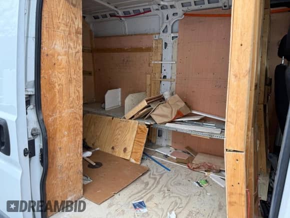 2014 Ram ProMaster Cargo z VIN 3C6TRVBG2EE118261, wystawiony jako Copart lot #55901385 z przebiegiem 168 026 mil mil oraz Czysty tytuł • Clean title. Historia ofert i sprzedaży dostępna na DreamBid. Obrazek 6.