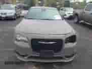 2017 Chrysler 300 S с VIN 2C3CCABG2HH599709, выставлен на аукционе IAAI как лот 42190665 с пробегом 80 681 миль миль и . История ставок и продаж доступна на DreamBid. Изображение 13.