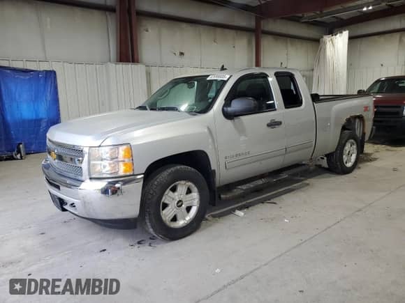 2013 Chevrolet Silverado 1500 LT z VIN 1GCRKSE75DZ339132, wystawiony jako Copart lot #82696605 z przebiegiem 95 461 mil mil oraz Czysty tytuł • Clean title. Historia ofert i sprzedaży dostępna na DreamBid. Obrazek 1.