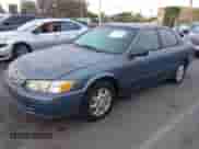 2000 Toyota Camry LE z VIN JT2BG22K6Y0495744, wystawiony jako IAAI lot #43118418 z przebiegiem 237 471 mil mil oraz . Historia ofert i sprzedaży dostępna na DreamBid. Obrazek 2.