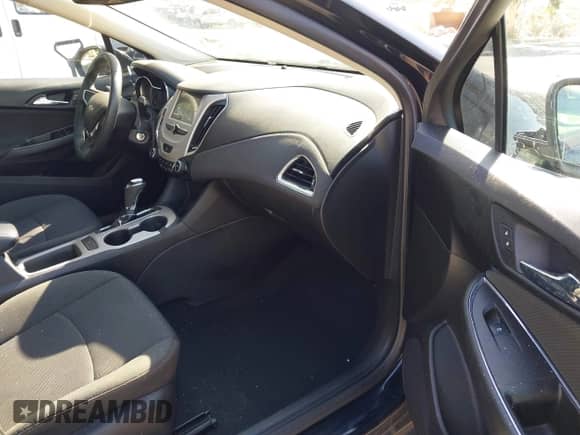 2018 Chevrolet Cruze LS с VIN 1G1BC5SM1J7165778, выставлен на аукционе IAAI как лот 42873719 с пробегом 112 540 миль миль и . История ставок и продаж доступна на DreamBid. Изображение 5.