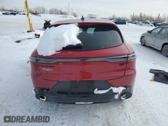 2024 Dodge Hornet R/T z VIN ZACPDFCW7R3A12327, wystawiony jako Copart lot #45739315 z przebiegiem 1 553 mil mil oraz Szkoda całkowita • Salvage title. Historia ofert i sprzedaży dostępna na DreamBid. Obrazek 6.