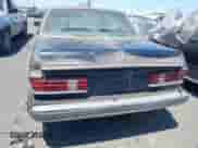 1982 Mercedes-Benz 300 z VIN WDBAB53A7CB000357, wystawiony jako IAAI lot #26824818 z przebiegiem 246 244 mil mil oraz . Historia ofert i sprzedaży dostępna na DreamBid. Obrazek 6.