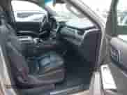 2019 Chevrolet Suburban LT z VIN 1GNSCHKC0KR380047, wystawiony jako IAAI lot #42530451 z przebiegiem 94 361 mil mil oraz . Historia ofert i sprzedaży dostępna na DreamBid. Obrazek 5.