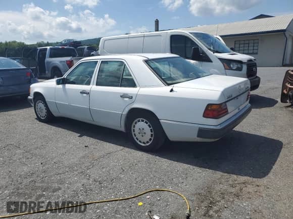 1993 Mercedes-Benz 300 с VIN WDBED30E7PB915559, выставлен на аукционе Copart как лот 62641255 с пробегом 108 438 миль миль и Чистый • Clean title. История ставок и продаж доступна на DreamBid. Изображение 2.