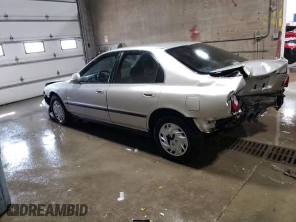 1996 Honda Accord with VIN 1HGCE664XTA019179, listed as a Copart auction lot 71292254 with 249,705 mi miles and Salvage title. Bid and sale history available at DreamBid. Image 2.