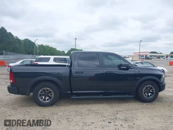 2017 Ram 1500 Rebel z VIN 1C6RR7YT9HS539938, wystawiony jako IAAI lot #42469340 z przebiegiem 98 416 mil mil oraz . Historia ofert i sprzedaży dostępna na DreamBid. Obrazek 13.