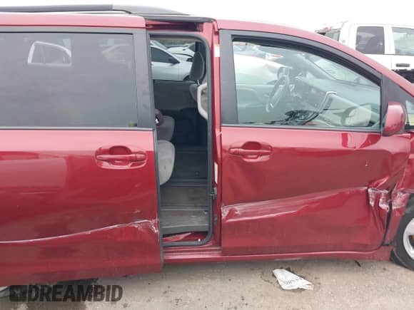 2018 Toyota Sienna LE Auto Access Seat with VIN 5TDKZ3DC8JS909056, listed as a IAAI auction lot 42362934 with 157,230 mi miles and . Bid and sale history available at DreamBid. Image 12.