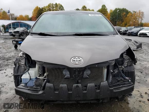 2016 Toyota Sienna Limited Premium with VIN 5TDDK3DC7GS141401, listed as a Copart auction lot 87085125 with 136,448 mi miles and Salvage title. Bid and sale history available at DreamBid. Image 5.
