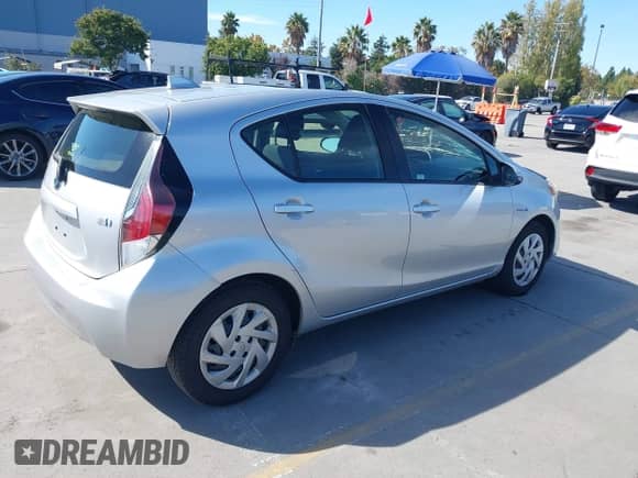 2016 Toyota Prius One z VIN JTDKDTB38G1137584, wystawiony jako IAAI lot #43451035 z przebiegiem 496 420 mil mil oraz . Historia ofert i sprzedaży dostępna na DreamBid. Obrazek 4.