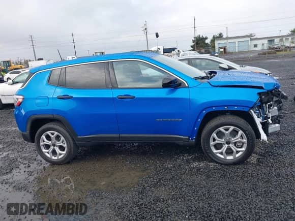 2025 Jeep Compass Sport z VIN 3C4NJDAN9ST542532, wystawiony jako IAAI lot #41899980 z przebiegiem 127 mil mil oraz . Historia ofert i sprzedaży dostępna na DreamBid. Obrazek 14.