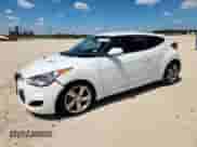 2014 Hyundai Veloster z VIN KMHTC6ADXEU211730, wystawiony jako Copart lot #71236595 z przebiegiem 107 121 mil mil oraz Szkoda całkowita • Salvage title. Historia ofert i sprzedaży dostępna na DreamBid. Obrazek 1.